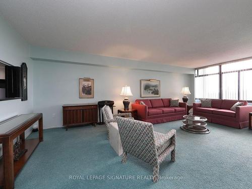505-1555 Finch Ave E, Toronto, ON - Indoor Photo Showing Living Room