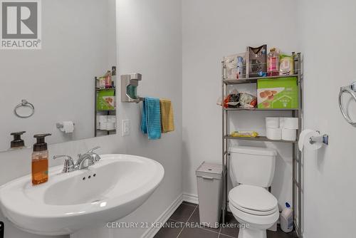 261 Argonaut Circle, Ottawa, ON - Indoor Photo Showing Bathroom