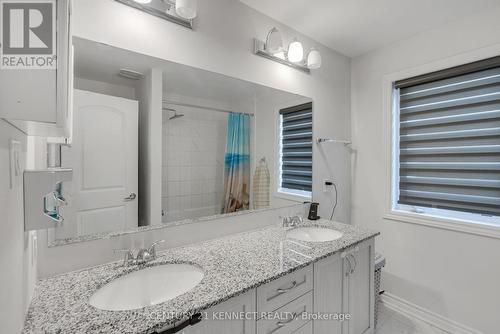 261 Argonaut Circ, Ottawa, ON - Indoor Photo Showing Bathroom