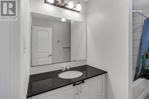 261 Argonaut Circ, Ottawa, ON - Indoor Photo Showing Bathroom