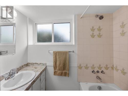 1157 Trevor Drive, West Kelowna, BC - Indoor Photo Showing Bathroom