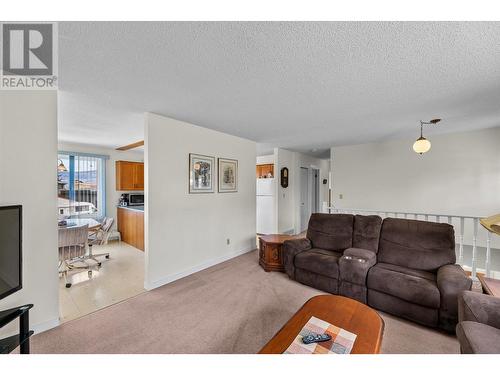 1157 Trevor Drive, West Kelowna, BC - Indoor Photo Showing Living Room