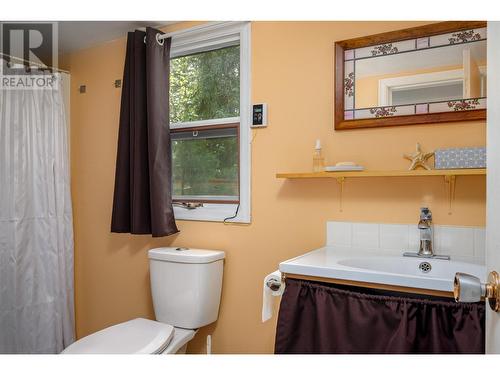 9039 Hummingbird Drive, Swansea Point, BC - Indoor Photo Showing Bathroom