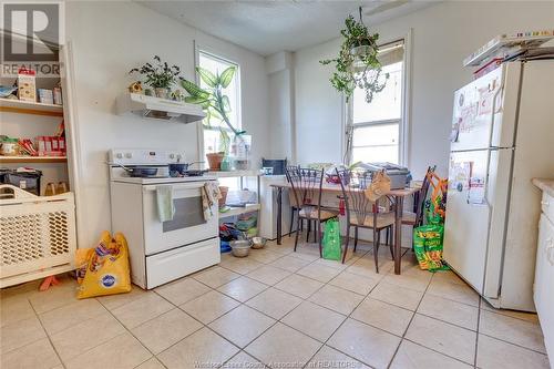 371 Wellington, Windsor, ON - Indoor Photo Showing Kitchen