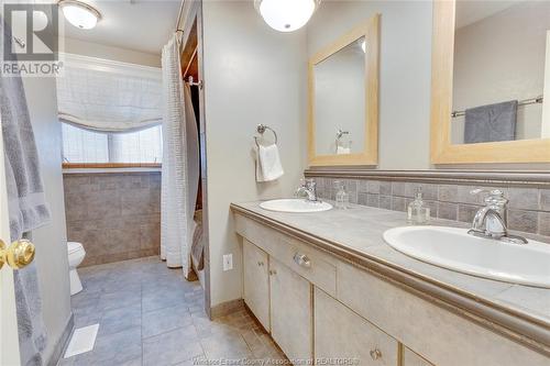 3375 Rankin, Windsor, ON - Indoor Photo Showing Bathroom