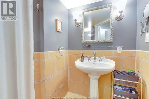3375 Rankin, Windsor, ON - Indoor Photo Showing Bathroom