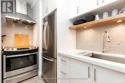 #G01 -21 Shaftesbury Ave, Toronto, ON - Indoor Photo Showing Kitchen With Upgraded Kitchen