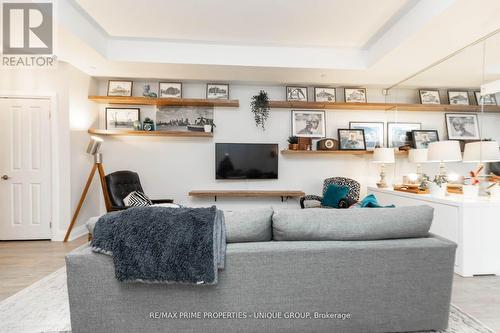 #G01 -21 Shaftesbury Ave, Toronto, ON - Indoor Photo Showing Living Room