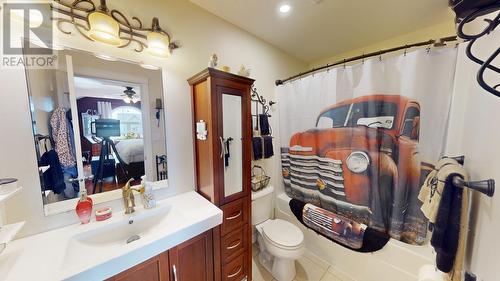 8330 86 Avenue, Fort St. John, BC - Indoor Photo Showing Bathroom