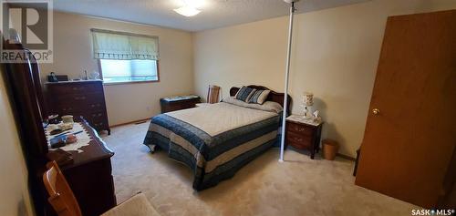 103 800 Hartney Avenue, Weyburn, SK - Indoor Photo Showing Bedroom