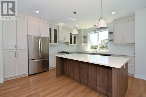 2748 Golf Course Drive, Blind Bay, BC - Indoor Photo Showing Kitchen With Upgraded Kitchen