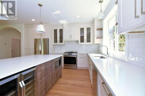 2748 Golf Course Drive, Blind Bay, BC - Indoor Photo Showing Kitchen With Upgraded Kitchen