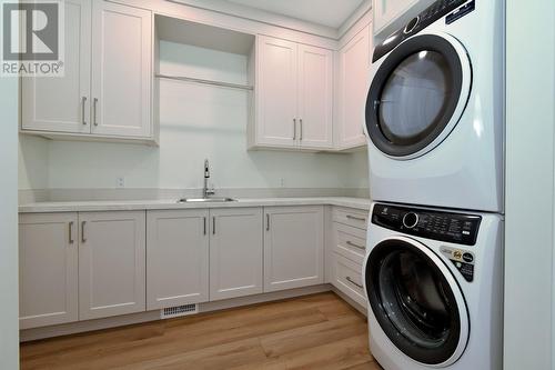 2748 Golf Course Drive, Blind Bay, BC - Indoor Photo Showing Laundry Room