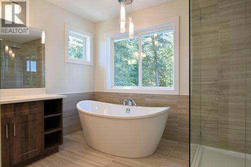 2748 Golf Course Drive, Blind Bay, BC - Indoor Photo Showing Bathroom