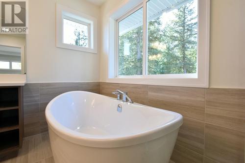 2748 Golf Course Drive, Blind Bay, BC - Indoor Photo Showing Bathroom
