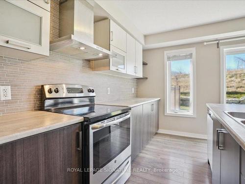 122 Crafter Cres, Hamilton, ON - Indoor Photo Showing Kitchen