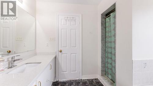 27 Earl Grey Crescent, Brampton, ON - Indoor Photo Showing Bathroom