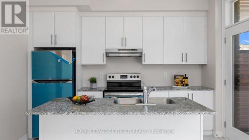 1 Queenpost Dr, Brampton, ON - Indoor Photo Showing Kitchen With Upgraded Kitchen