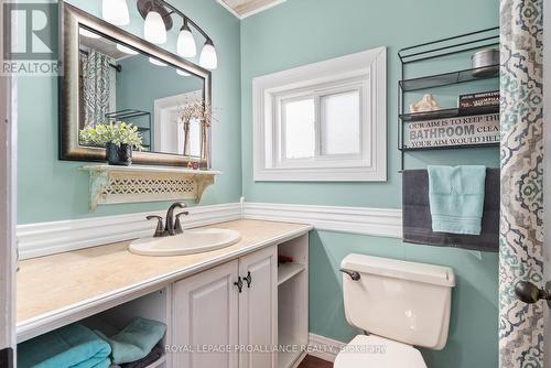 489 Ashley St, Belleville, ON - Indoor Photo Showing Bathroom