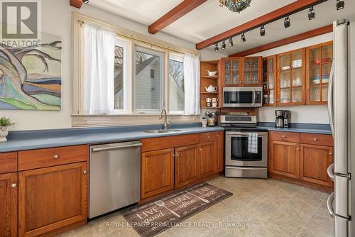 489 Ashley Street, Belleville, ON - Indoor Photo Showing Kitchen With Double Sink