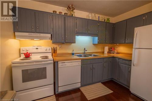 704 11Th Street, Hanover, ON - Indoor Photo Showing Kitchen With Double Sink