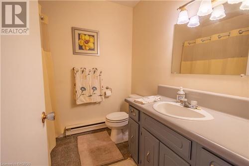 704 11Th Street, Hanover, ON - Indoor Photo Showing Bathroom