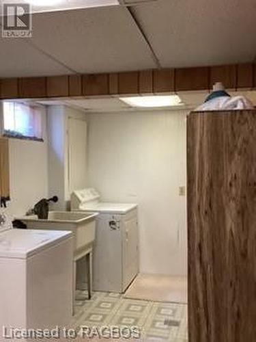 704 11Th Street, Hanover, ON - Indoor Photo Showing Laundry Room