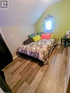 upstairs smaller bedroom - 