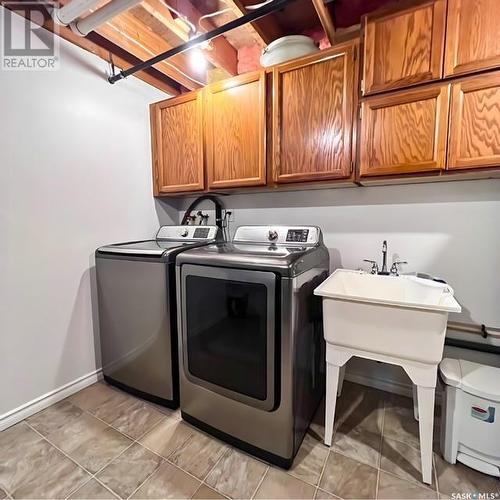 451 Curry Crescent, Swift Current, SK - Indoor Photo Showing Laundry Room