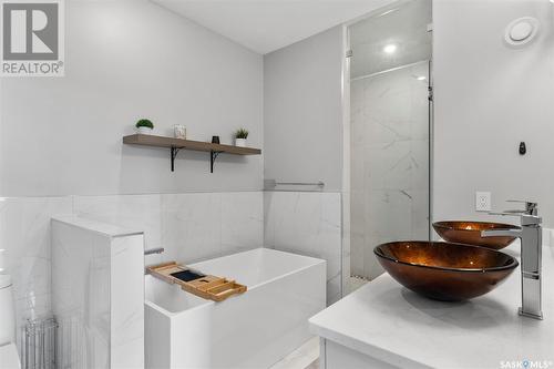 503 Burgess Crescent, Saskatoon, SK - Indoor Photo Showing Bathroom