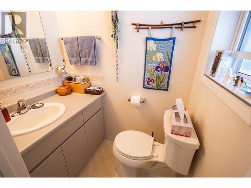3682 Hawthorn Street, Thornhill, BC - Indoor Photo Showing Bathroom