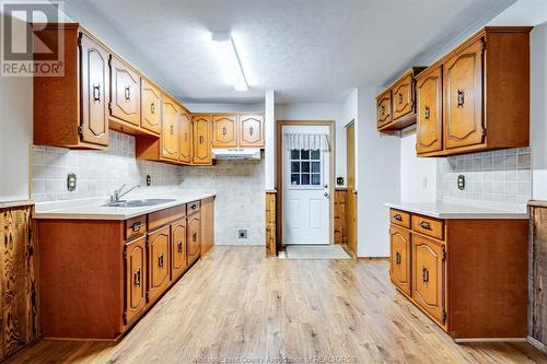 6520 Taylor Avenue, Comber, ON - Indoor Photo Showing Kitchen