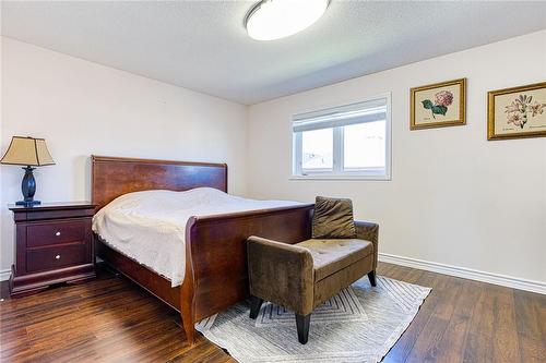 82 Glendarling Crescent, Stoney Creek, ON - Indoor Photo Showing Bedroom