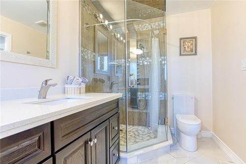 82 Glendarling Crescent, Stoney Creek, ON - Indoor Photo Showing Bathroom