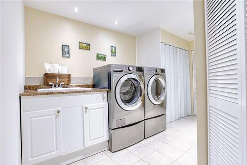 82 Glendarling Crescent, Stoney Creek, ON - Indoor Photo Showing Laundry Room