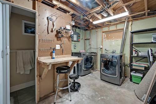 689 Ardleigh Crescent, Burlington, ON - Indoor Photo Showing Laundry Room
