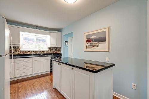 689 Ardleigh Crescent, Burlington, ON - Indoor Photo Showing Kitchen With Double Sink