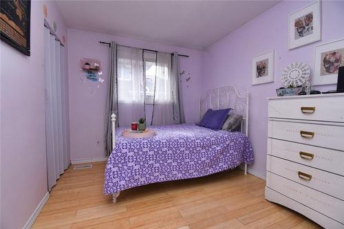 759 Stone Church Road E, Hamilton, ON - Indoor Photo Showing Bedroom