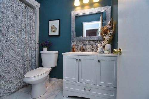 759 Stone Church Road E, Hamilton, ON - Indoor Photo Showing Bathroom