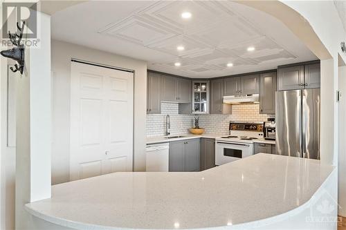 99 Holland Avenue Unit#606, Ottawa, ON - Indoor Photo Showing Kitchen With Upgraded Kitchen