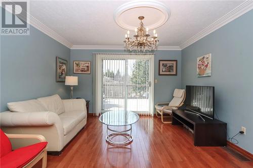 411 Galaxy Court, Sudbury, ON - Indoor Photo Showing Living Room