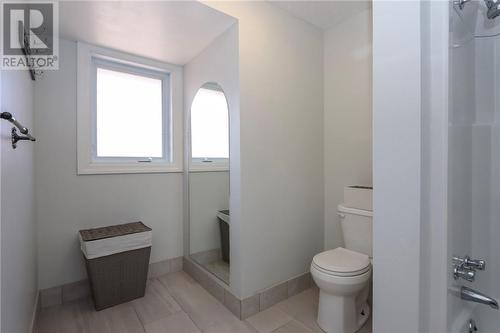 411 Galaxy Court, Sudbury, ON - Indoor Photo Showing Bathroom