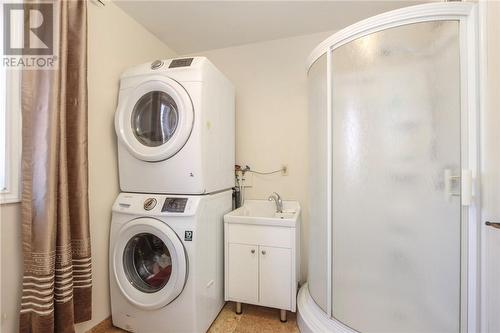 411 Galaxy Court, Sudbury, ON - Indoor Photo Showing Laundry Room
