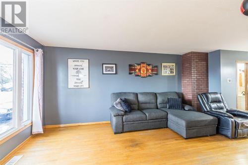 628 Mcnabb St, Sault Ste Marie, ON - Indoor Photo Showing Living Room