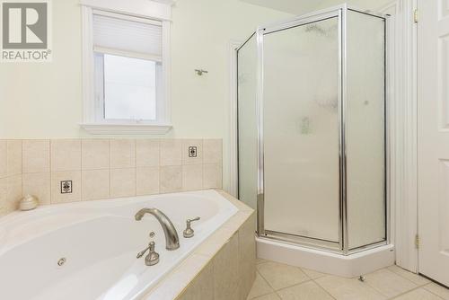 7 Ledingham Place, St. John'S, NL - Indoor Photo Showing Bathroom