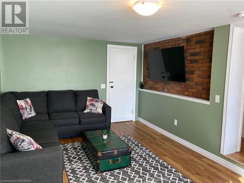 342 Main Street North, Mount Forest, ON - Indoor Photo Showing Living Room