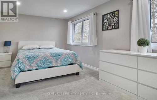 1258 Eldorado Ave, Oshawa, ON - Indoor Photo Showing Bedroom