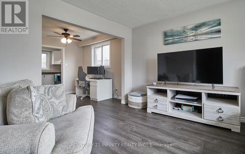 1258 Eldorado Ave, Oshawa, ON - Indoor Photo Showing Living Room