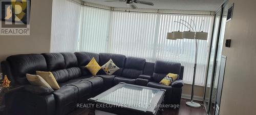 #1110 -24 Hanover Rd, Brampton, ON - Indoor Photo Showing Living Room