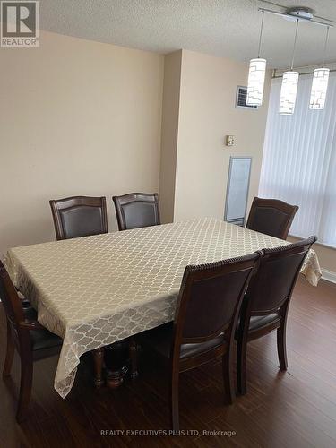 #1110 -24 Hanover Rd, Brampton, ON - Indoor Photo Showing Dining Room